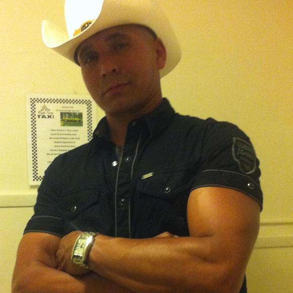 Meet your Posher, Antonio - Picture 1 of 1